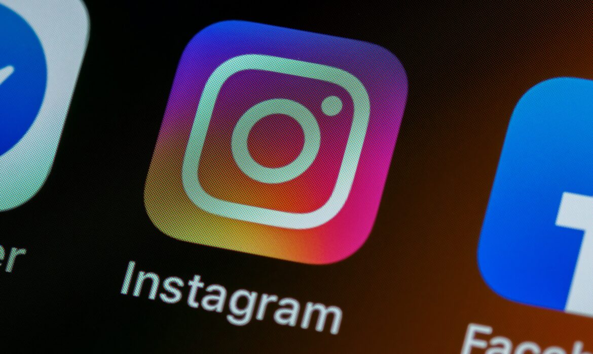 Tipografi dan Deskripsi Pada Konten Instagram